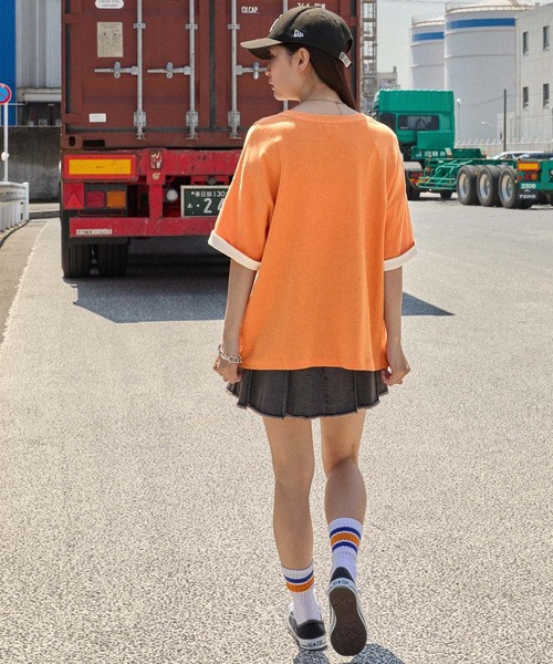 CONVERSE（コンバース）の「CONVERSE/コンバース ロゴプリント ロールアップカラー ネップスラブ半袖Tシャツ（Tシャツ/カットソー・レディース・オフホワイト/スミクロ/オレンジ・M）」の20枚目の写真