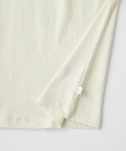 CONVERSE（コンバース）の「CONVERSE/コンバース ロゴプリント ロールアップカラー ネップスラブ半袖Tシャツ（Tシャツ/カットソー・レディース・オフホワイト/スミクロ/オレンジ・M）」の8枚目の写真