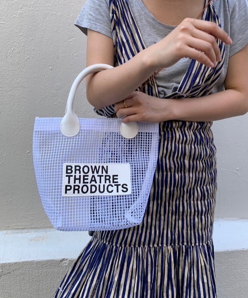 THEATRE PRODUCTS（シアタープロダクツ）の「BROWNネームメッシュトート-S-（トートバッグ・レディース・ホワイト/ブラック・FREE）」の2枚目の写真