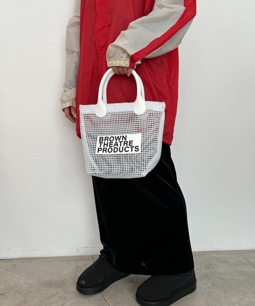 THEATRE PRODUCTS（シアタープロダクツ）の「BROWNネームメッシュトート-S-（トートバッグ・レディース・ホワイト/ブラック・FREE）」の6枚目の写真