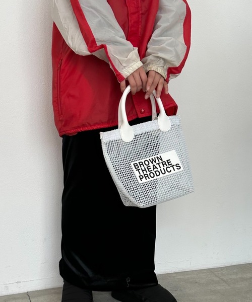 THEATRE PRODUCTS（シアタープロダクツ）の「BROWNネームメッシュトート-S-（トートバッグ・レディース・ホワイト/ブラック・FREE）」の8枚目の写真