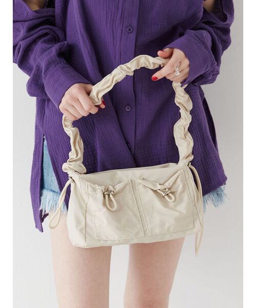 jouetie(ジュエティ)の「2WAYドローコードバッグ(ショルダーバッグ・レディース・ブラック/アイボリー・FREE)」の2枚目の写真