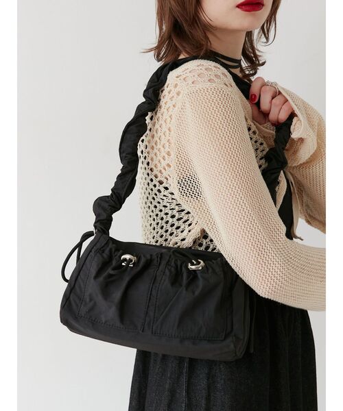 jouetie(ジュエティ)の「2WAYドローコードバッグ(ショルダーバッグ・レディース・ブラック/アイボリー・FREE)」の8枚目の写真