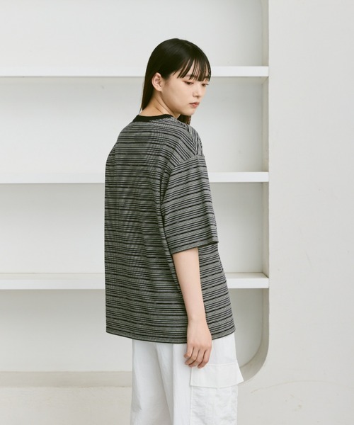 flaner（フラネ）の「Loose multi border tee / ルーズマルチボーダーT（Tシャツ/カットソー・レディース・グレー/ブラック・LARGE/MEDIUM）」の7枚目の写真