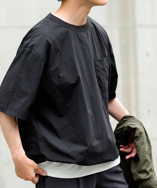 ITEMS URBANRESEARCH（アイテムズ アーバンリサーチ）の「撥水×冷感ナイロン クルーネックTシャツ（Tシャツ/カットソー・メンズ・ブラック/ベージュ・MEDIUM/LARGE）」の5枚目の写真