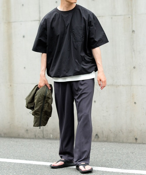 ITEMS URBANRESEARCH（アイテムズ アーバンリサーチ）の「撥水×冷感ナイロン クルーネックTシャツ（Tシャツ/カットソー・メンズ・ブラック/ベージュ・MEDIUM/LARGE）」の7枚目の写真