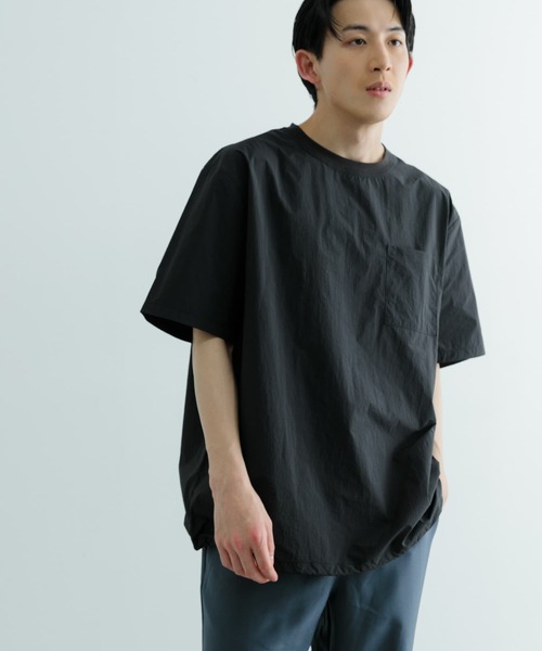 ITEMS URBANRESEARCH（アイテムズ アーバンリサーチ）の「撥水×冷感ナイロン クルーネックTシャツ（Tシャツ/カットソー・メンズ・ブラック/ベージュ・MEDIUM/LARGE）」の10枚目の写真