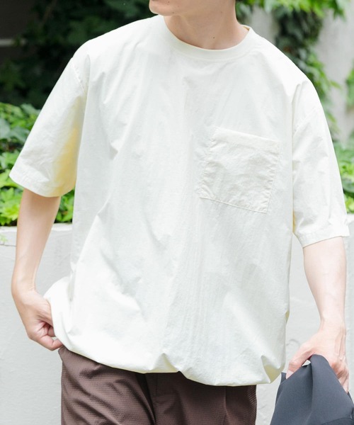 ITEMS URBANRESEARCH（アイテムズ アーバンリサーチ）の「撥水×冷感ナイロン クルーネックTシャツ（Tシャツ/カットソー・メンズ・ブラック/ベージュ・MEDIUM/LARGE）」の19枚目の写真