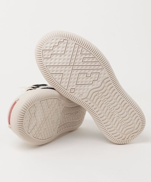 MGV(エムジーヴィー)の「Canvas Volume Sneakers(スニーカー・メンズ・ホワイト/ブラック・X-LARGE/MEDIUM/LARGE)」の3枚目の写真