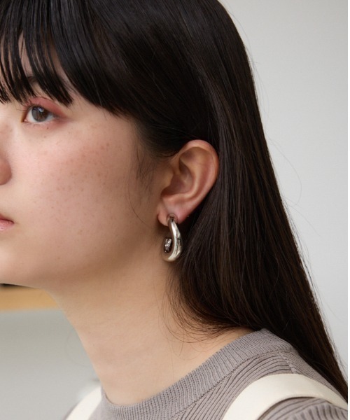 AZUL by moussy(アズールバイマウジー)の「ボリュームフープピアス(ピアス(両耳用)・レディース・ゴールド系その他/シルバー・FREE)」の2枚目の写真