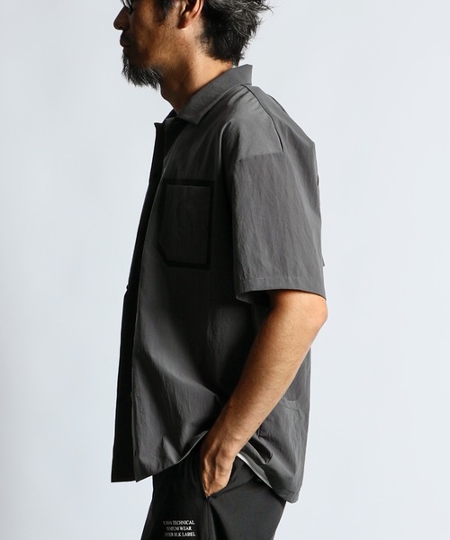 当店在庫してます！ セール】〔BLACK S/S COLLAR OPEN TECH DRY LABEL〕'A-PACK' トップス