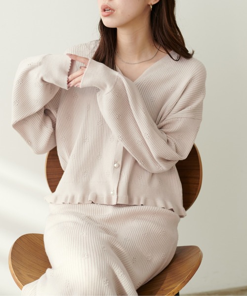 natural couture(ナチュラルクチュール)の「【WEB限定】ポコポコフラワー柄リブニットカーディガン(カーディガン/ボレロ・レディース・アイボリー/モカ/サックスブルー/ピンク系その他/スミクロ・FREE)」の6枚目の写真