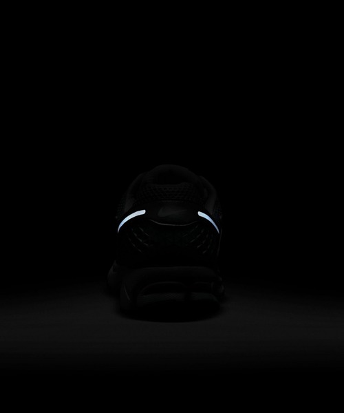 NIKE（ナイキ）の「ナイキ ズーム ボメロ 5 メンズシューズ / Nike Zoom Vomero 5 Men's Shoes <24-32cm 展開>（スニーカー・メンズ・グレー/シルバー・28/27.5/27/26.5/26/31/30/29.5/29/28.5/24/24.5/25/25.5/30.5/32）」の5枚目の写真