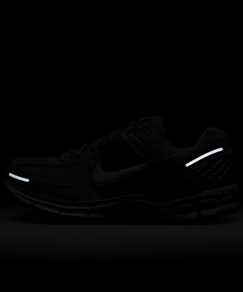 NIKE（ナイキ）の「ナイキ ズーム ボメロ 5 メンズシューズ / Nike Zoom Vomero 5 Men's Shoes <24-32cm 展開>（スニーカー・メンズ・グレー/シルバー・28/27.5/27/26.5/26/31/30/29.5/29/28.5/24/24.5/25/25.5/30.5/32）」の6枚目の写真