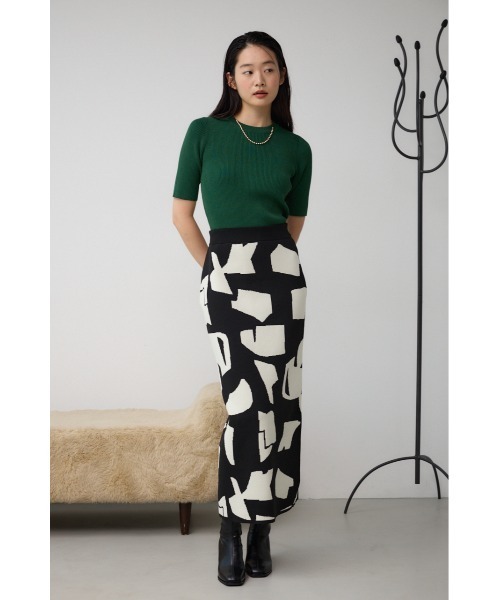 AZUL by moussy(アズールバイマウジー)の「ジオメトリックパターンジャガードニットスカート(スカート・レディース・ブラック系その他/グレー系その他・SMALL/MEDIUM)」の21枚目の写真