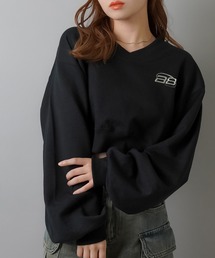 SPINNS | シルバーワンポイントロゴ Vネックショート丈スウェット(スウェット)