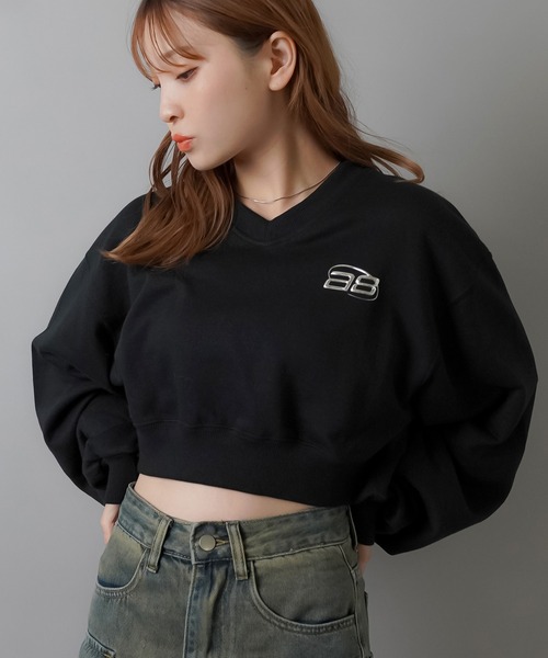 SPINNS（スピンズ）の「シルバーワンポイントロゴ Vネックショート丈スウェット（スウェット・レディース・ブラック/ピンク/ネイビー/オフホワイト/ブラック系その他/オートミール・ONESIZE）」の9枚目の写真