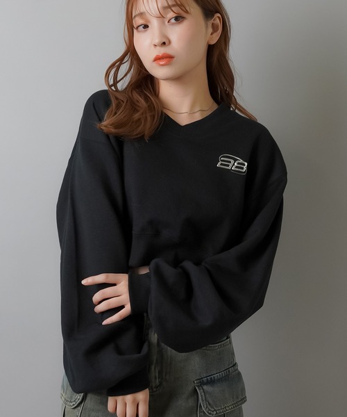 SPINNS（スピンズ）の「シルバーワンポイントロゴ Vネックショート丈スウェット（スウェット・レディース・ブラック/ピンク/ネイビー/オフホワイト/ブラック系その他/オートミール・ONESIZE）」の7枚目の写真