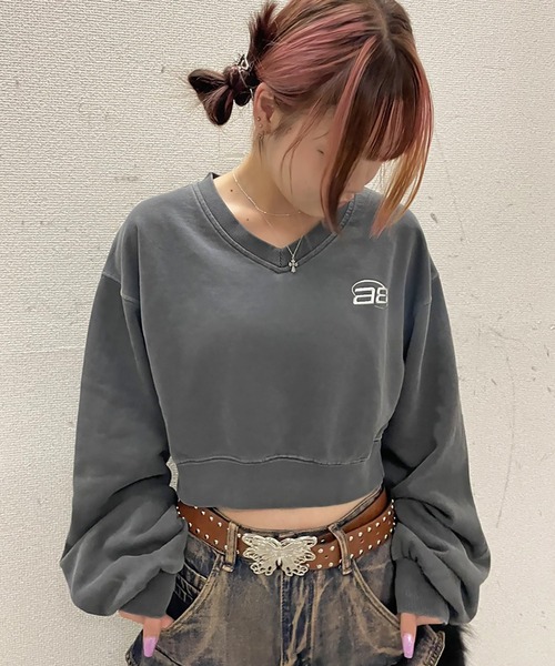 SPINNS（スピンズ）の「シルバーワンポイントロゴ Vネックショート丈スウェット（スウェット・レディース・ブラック/ピンク/ネイビー/オフホワイト/ブラック系その他/オートミール・ONESIZE）」の20枚目の写真