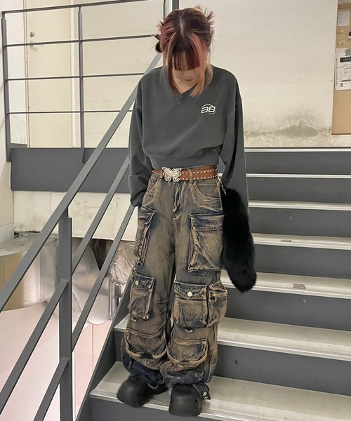 SPINNS（スピンズ）の「シルバーワンポイントロゴ Vネックショート丈スウェット（スウェット・レディース・ブラック/ピンク/ネイビー/オフホワイト/ブラック系その他/オートミール・ONESIZE）」の22枚目の写真