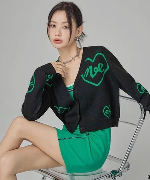 Sibra(シブラ)の「柄ニットカーディガン(ニット/セーター・レディース・ブラック/レッド/ベージュ・M)」の4枚目の写真