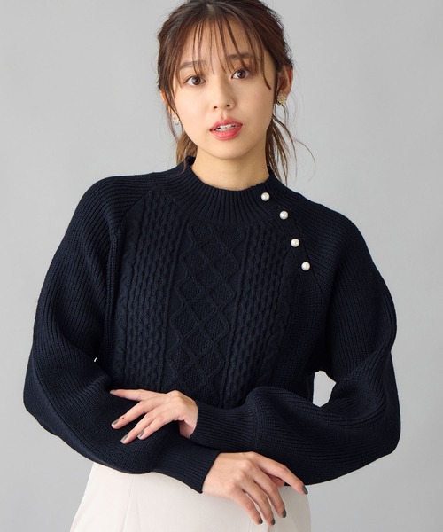 alotta（アロッタ）の「肩パール調ボタン付ケーブル柄ニット（ニット/セーター・レディース・ネイビー/ホワイト・M/LL/L）」の16枚目の写真