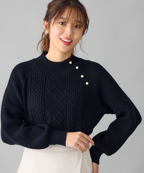 alotta（アロッタ）の「肩パール調ボタン付ケーブル柄ニット（ニット/セーター・レディース・ネイビー/ホワイト・M/LL/L）」の17枚目の写真