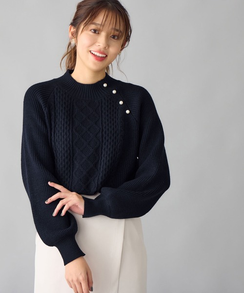 alotta（アロッタ）の「肩パール調ボタン付ケーブル柄ニット（ニット/セーター・レディース・ネイビー/ホワイト・M/LL/L）」の18枚目の写真