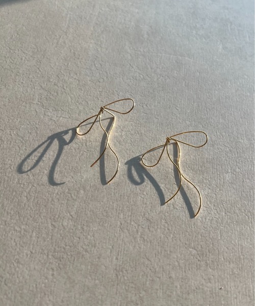 ciite'(シーテ)の「ribbon pierce (両耳用)(ピアス(両耳用)・レディース・ゴールド・FREE)」の4枚目の写真