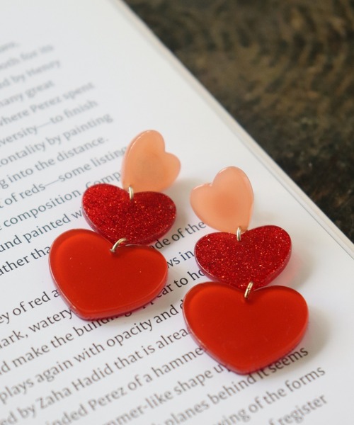 Three Four Time（ｽﾘｰﾌｫｰﾀｲﾑ）の「ハートグラデーションピアス（ピアス（両耳用）・レディース・ブラック/グリーン/レッド・FREE）」の3枚目の写真