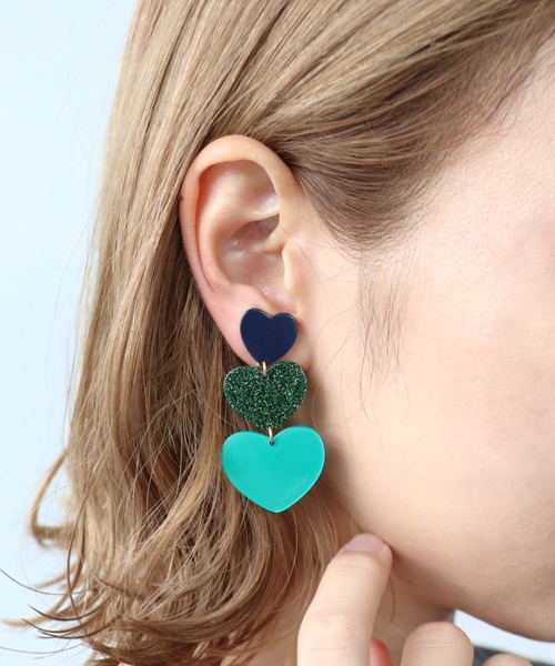 Three Four Time（ｽﾘｰﾌｫｰﾀｲﾑ）の「ハートグラデーションピアス（ピアス（両耳用）・レディース・ブラック/グリーン/レッド・FREE）」の5枚目の写真