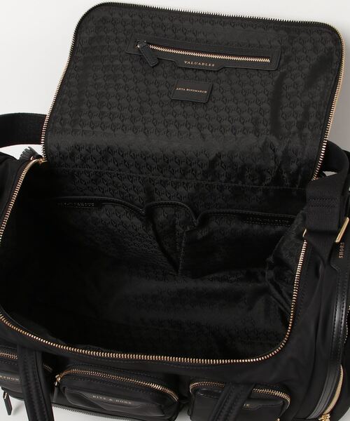 ANYA HINDMARCH Gym Bag in Black ECONYL regenerated Nylon アニヤハインドマーチ ジム バッグ（ボストンバッグ）｜ANYA HINDMARCH（アニヤハインドマーチ）
