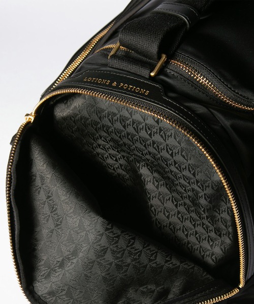 ANYA HINDMARCH Gym Bag in Black ECONYL regenerated Nylon アニヤハインドマーチ ジム バッグ（ボストンバッグ）｜ANYA HINDMARCH（アニヤハインドマーチ）