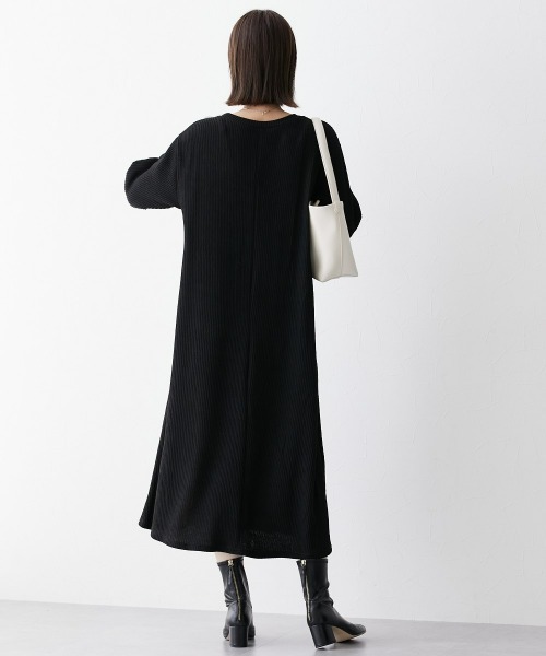nissen（ニッセン）の「ふんわりリブニットソープリーツ切替ワンピース（ワンピース・レディース・ブラック/モカ・S/3L/M/L/LL）」の7枚目の写真