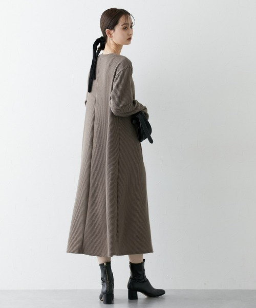 nissen（ニッセン）の「ふんわりリブニットソープリーツ切替ワンピース（ワンピース・レディース・ブラック/モカ・S/3L/M/L/LL）」の14枚目の写真