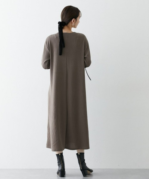 nissen（ニッセン）の「ふんわりリブニットソープリーツ切替ワンピース（ワンピース・レディース・ブラック/モカ・S/3L/M/L/LL）」の18枚目の写真