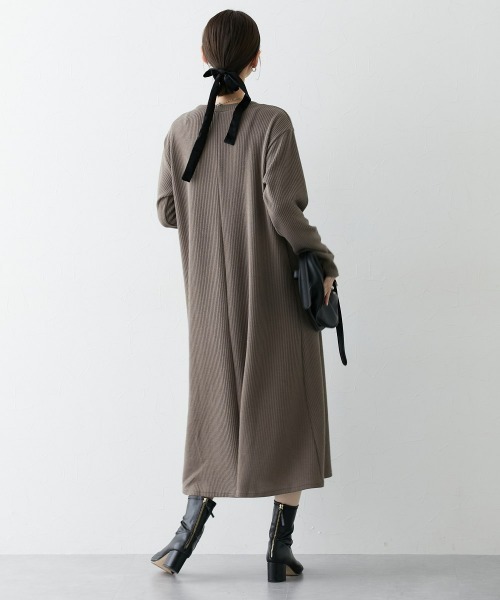nissen（ニッセン）の「ふんわりリブニットソープリーツ切替ワンピース（ワンピース・レディース・ブラック/モカ・S/3L/M/L/LL）」の19枚目の写真