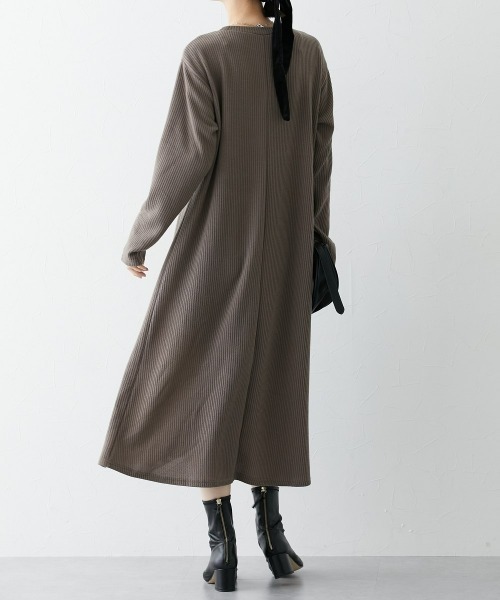 nissen（ニッセン）の「ふんわりリブニットソープリーツ切替ワンピース（ワンピース・レディース・ブラック/モカ・S/3L/M/L/LL）」の20枚目の写真