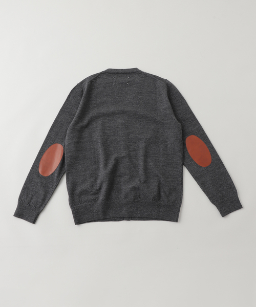 Maison Margiela(メゾンマルジェラ)の「Maison Margiela(メゾン マルジェラ) 12G Elbow Patch Cardigan S50HP0012/M13062(カーディガン/ボレロ・メンズ・チャコールグレー/ブラウン系その他・LARGE/MEDIUM)」の9枚目の写真