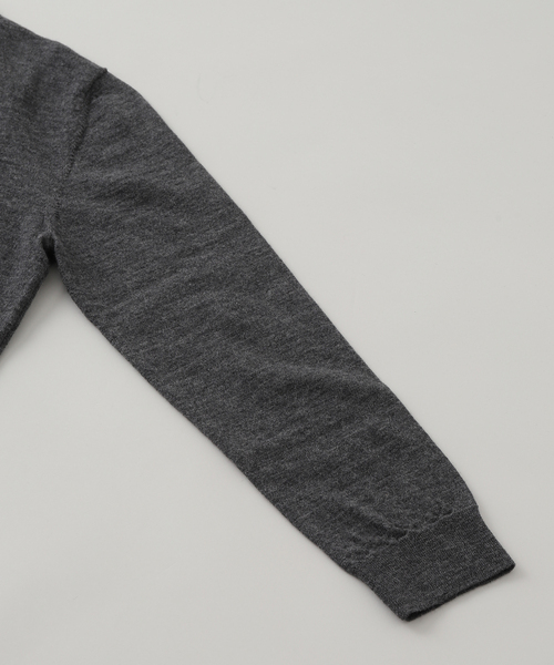 Maison Margiela(メゾンマルジェラ)の「Maison Margiela(メゾン マルジェラ) 12G Elbow Patch Cardigan S50HP0012/M13062(カーディガン/ボレロ・メンズ・チャコールグレー/ブラウン系その他・LARGE/MEDIUM)」の5枚目の写真