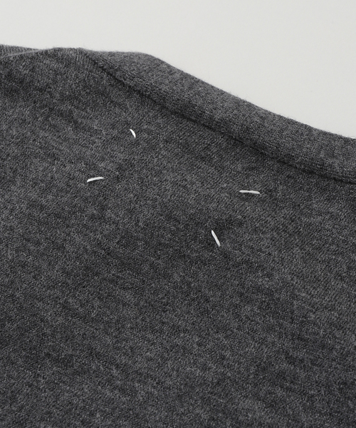 Maison Margiela(メゾンマルジェラ)の「Maison Margiela(メゾン マルジェラ) 12G Elbow Patch Cardigan S50HP0012/M13062(カーディガン/ボレロ・メンズ・チャコールグレー/ブラウン系その他・LARGE/MEDIUM)」の6枚目の写真