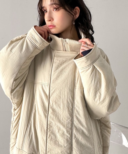 classicalelf（クラシカルエルフ）の「大人のカジュアルスタイルを格上げする！襟リブつき 中綿 モンスター アウター（ダウンジャケット/コート・レディース・ブラック/アイボリー・SMALL/MEDIUM/LARGE/X-LARGE）」の5枚目の写真