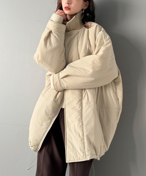 classicalelf（クラシカルエルフ）の「大人のカジュアルスタイルを格上げする！襟リブつき 中綿 モンスター アウター（ダウンジャケット/コート・レディース・ブラック/アイボリー・SMALL/MEDIUM/LARGE/X-LARGE）」の3枚目の写真