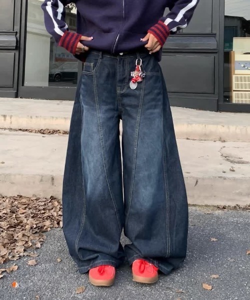 SHEENA(シーナ)の「バック刺しゅうロゴルーズワイドデニムパンツ(デニムパンツ・レディース・インディゴブルー・S/M/L)」の6枚目の写真