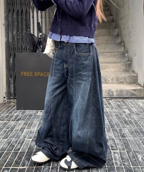 SHEENA(シーナ)の「バック刺しゅうロゴルーズワイドデニムパンツ(デニムパンツ・レディース・インディゴブルー・S/M/L)」の15枚目の写真