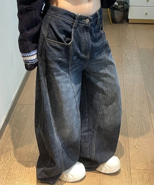 SHEENA(シーナ)の「バック刺しゅうロゴルーズワイドデニムパンツ(デニムパンツ・レディース・インディゴブルー・S/M/L)」の3枚目の写真