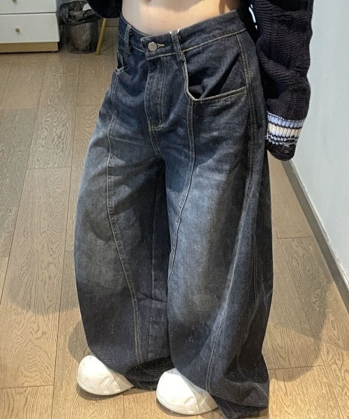 SHEENA(シーナ)の「バック刺しゅうロゴルーズワイドデニムパンツ(デニムパンツ・レディース・インディゴブルー・S/M/L)」の4枚目の写真