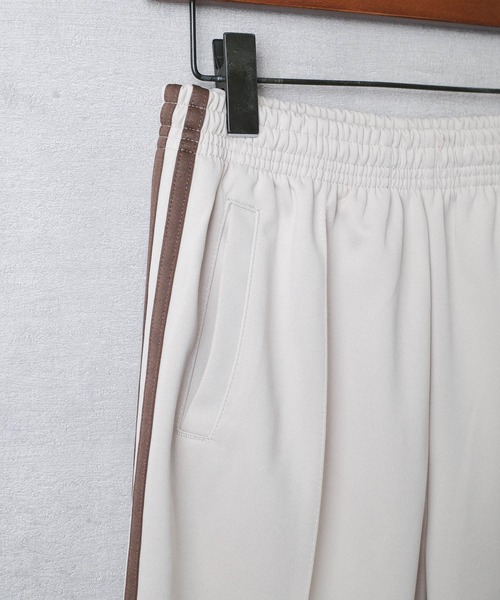United Athle(ユナイテッドアスレ)の「【CBT1】【United Athle】7.0オンス スムース トラック パンツ 1902(その他パンツ・レディース・ブラック×ホワイト/サンドベージュ/ブラック×ゴールド/ライトグレー/サックスブルー・LARGE/SMALL/MEDIUM)」の7枚目の写真
