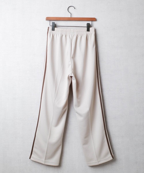 United Athle(ユナイテッドアスレ)の「【CBT1】【United Athle】7.0オンス スムース トラック パンツ 1902(その他パンツ・レディース・ブラック×ホワイト/サンドベージュ/ブラック×ゴールド/ライトグレー/サックスブルー・LARGE/SMALL/MEDIUM)」の8枚目の写真