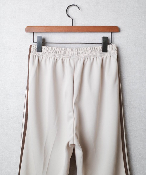 United Athle(ユナイテッドアスレ)の「【CBT1】【United Athle】7.0オンス スムース トラック パンツ 1902(その他パンツ・レディース・ブラック×ホワイト/サンドベージュ/ブラック×ゴールド/ライトグレー/サックスブルー・LARGE/SMALL/MEDIUM)」の9枚目の写真